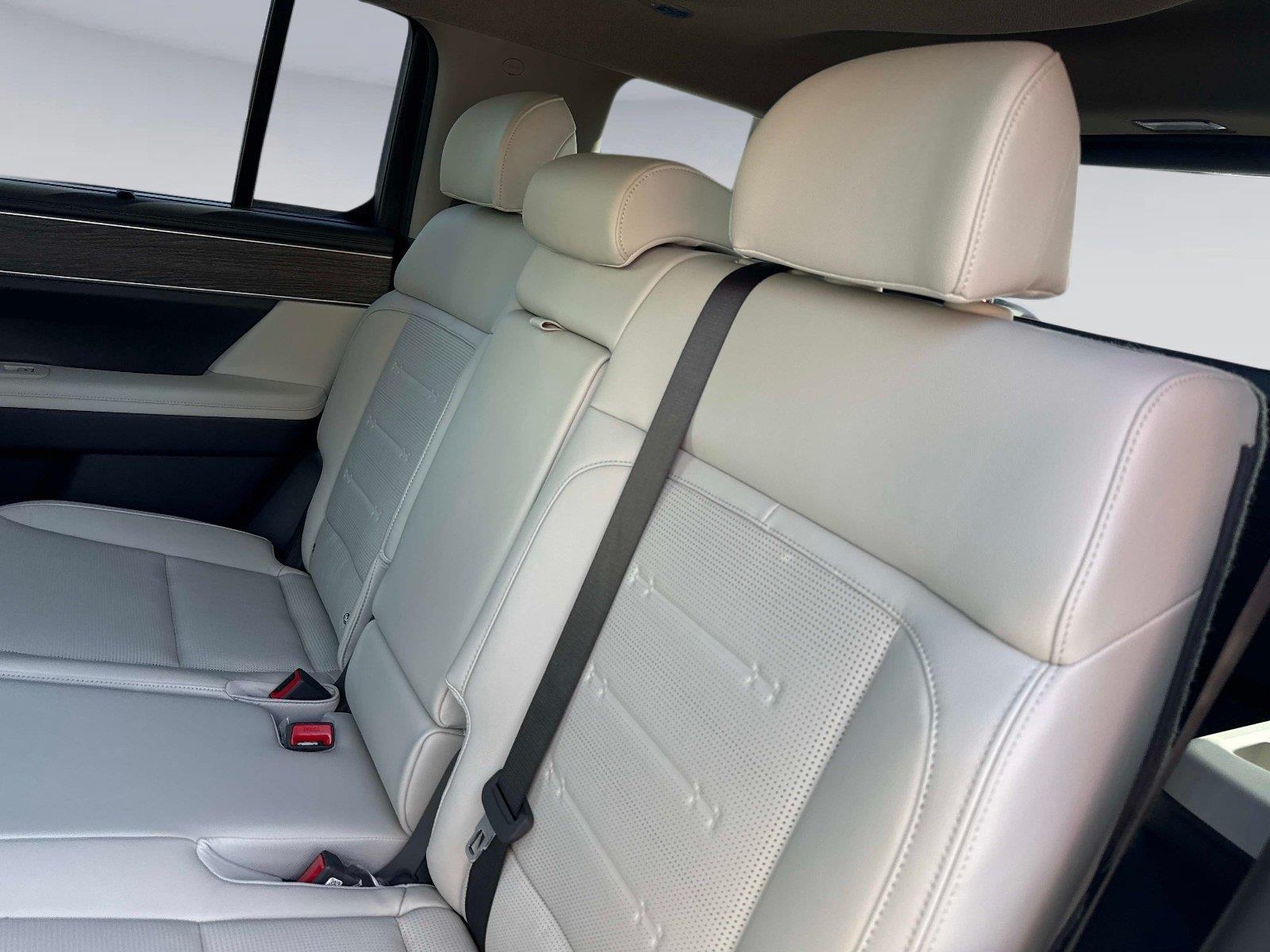 2027 Hyundai Santa Fe Hybrid Limited 7P