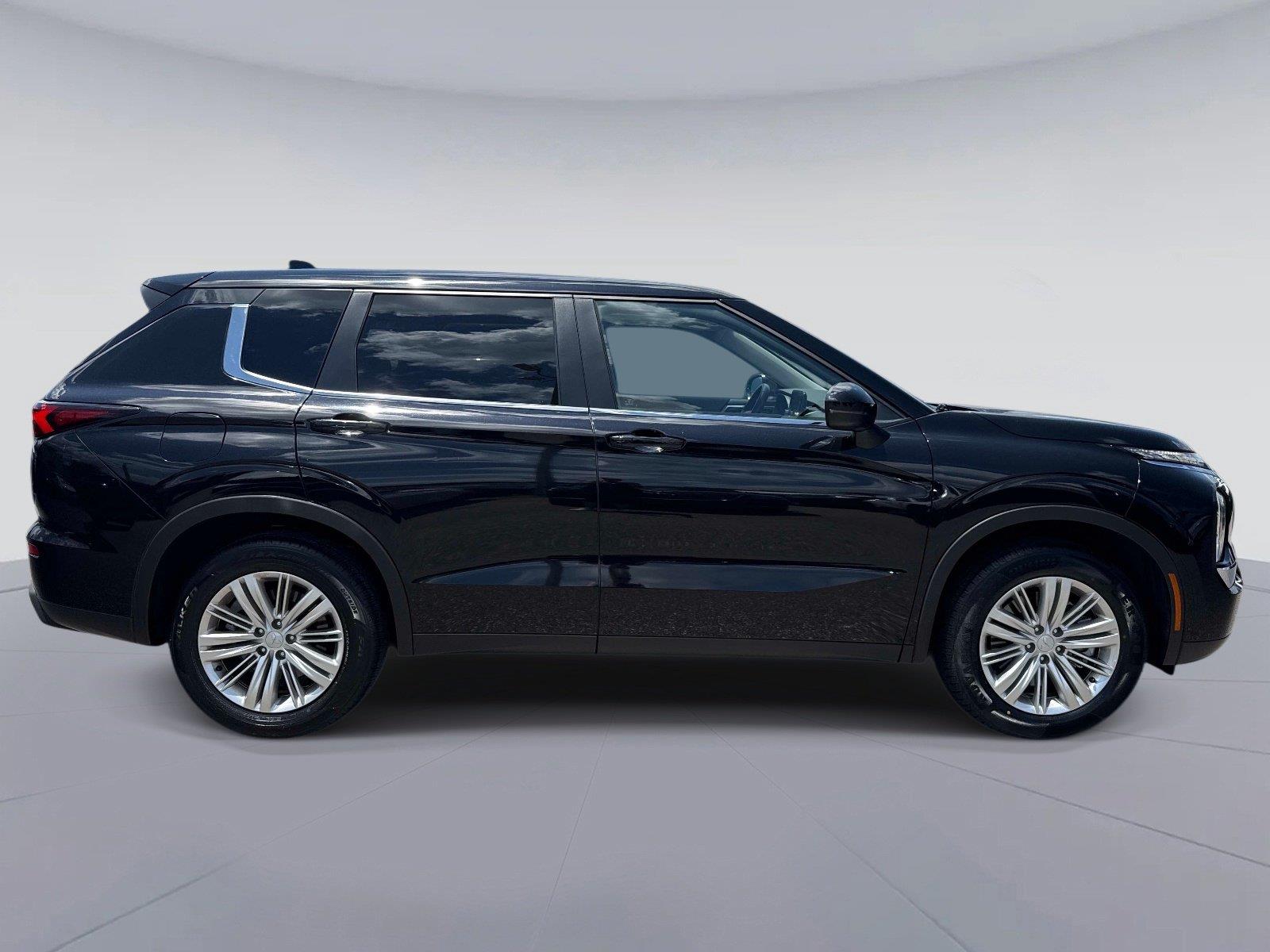 2024 Mitsubishi Outlander ES