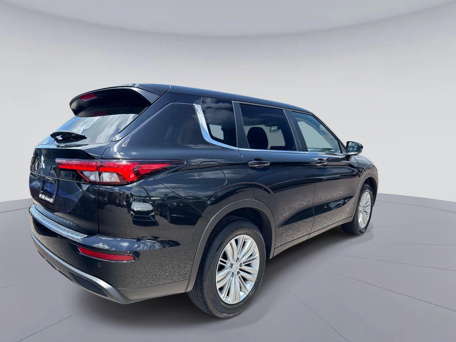 2024 Mitsubishi Outlander ES