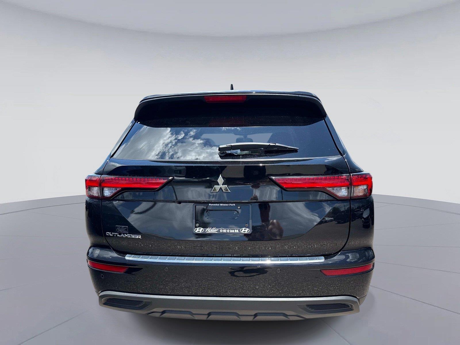 2024 Mitsubishi Outlander ES
