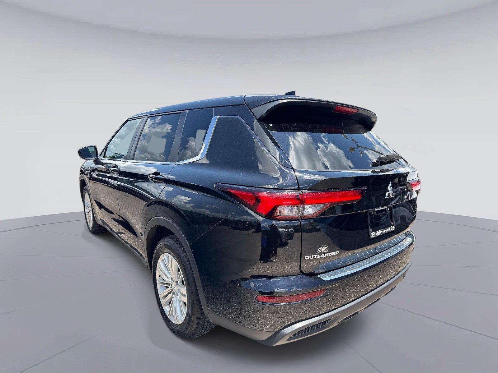 2024 Mitsubishi Outlander ES