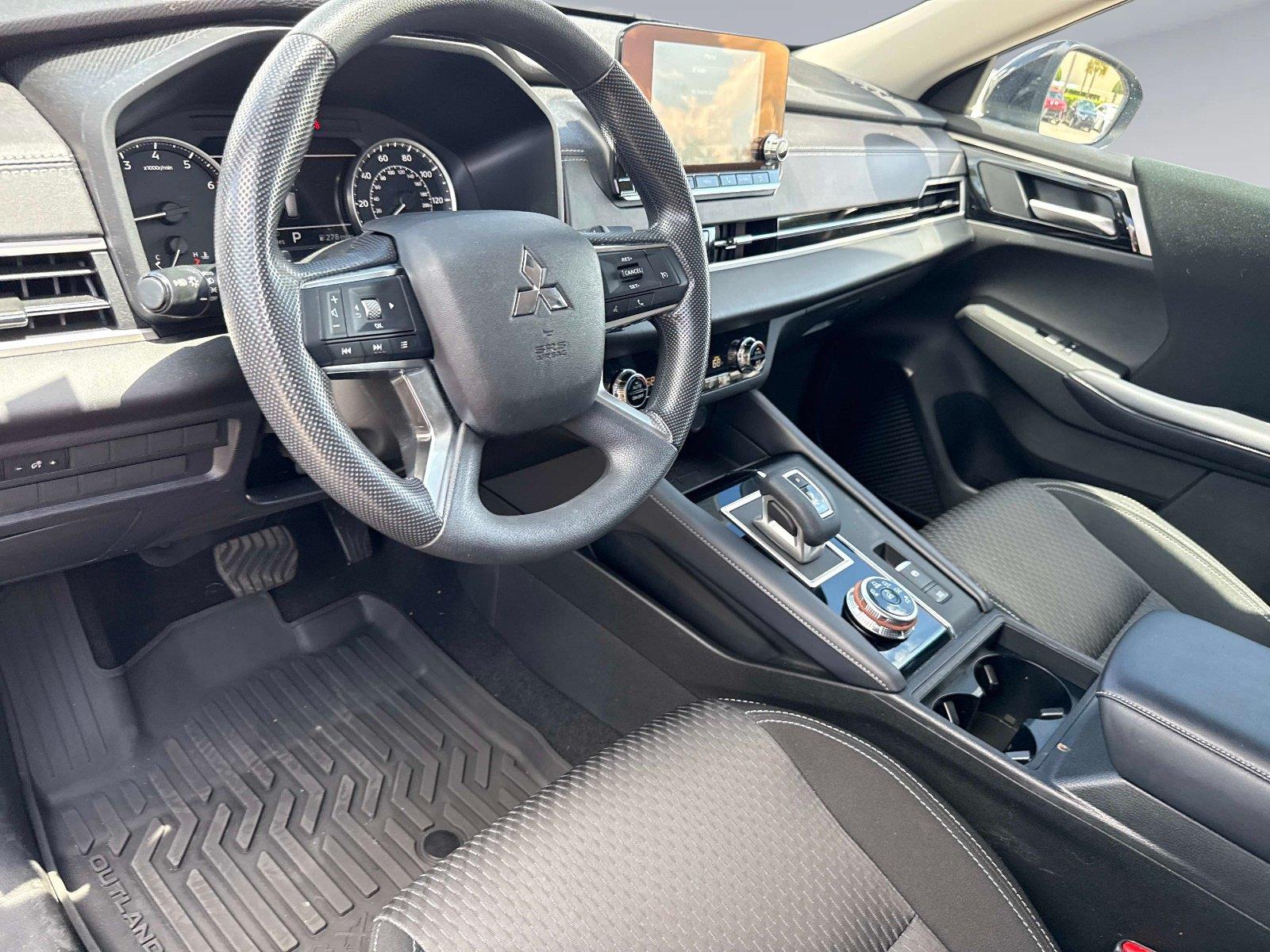 2024 Mitsubishi Outlander ES