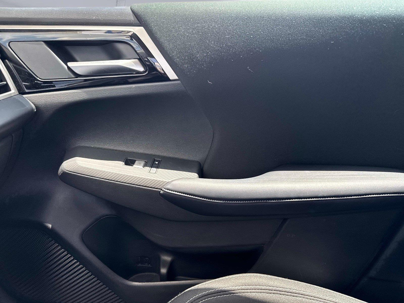 2024 Mitsubishi Outlander ES