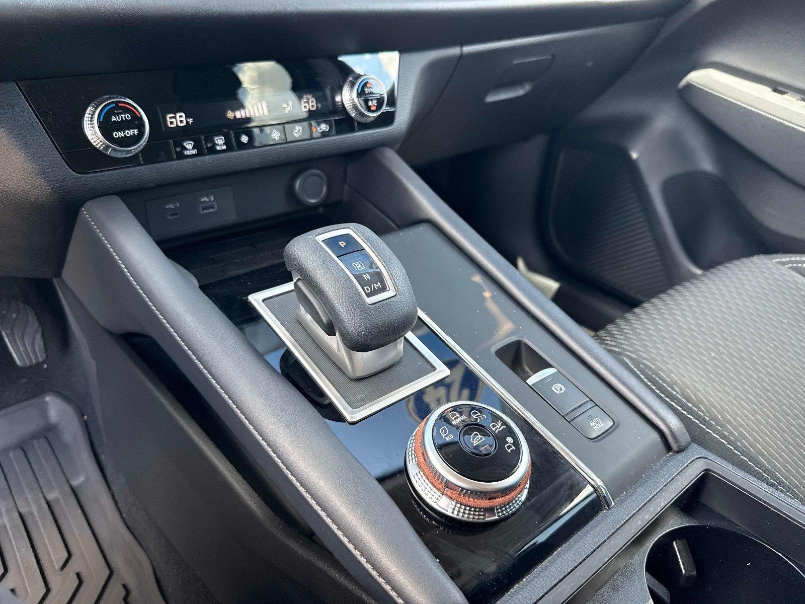 2024 Mitsubishi Outlander ES