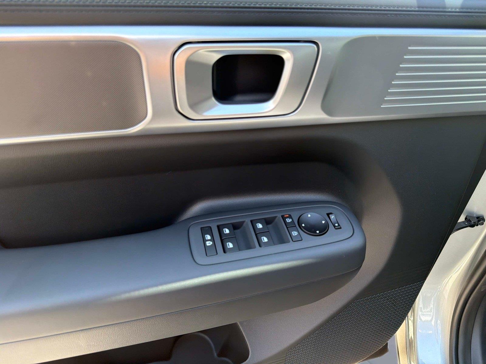 2027 Hyundai Santa Fe SE