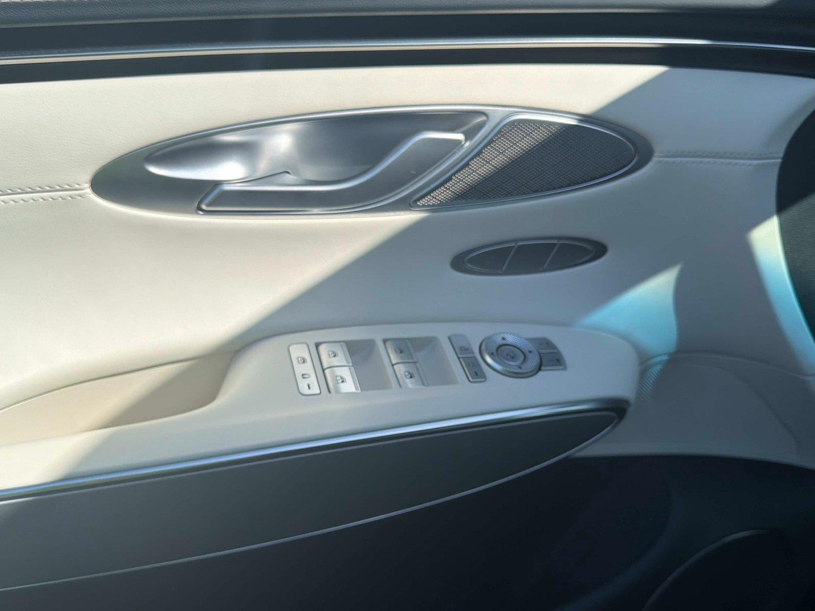 2025 Genesis Electrified GV70 Advanced