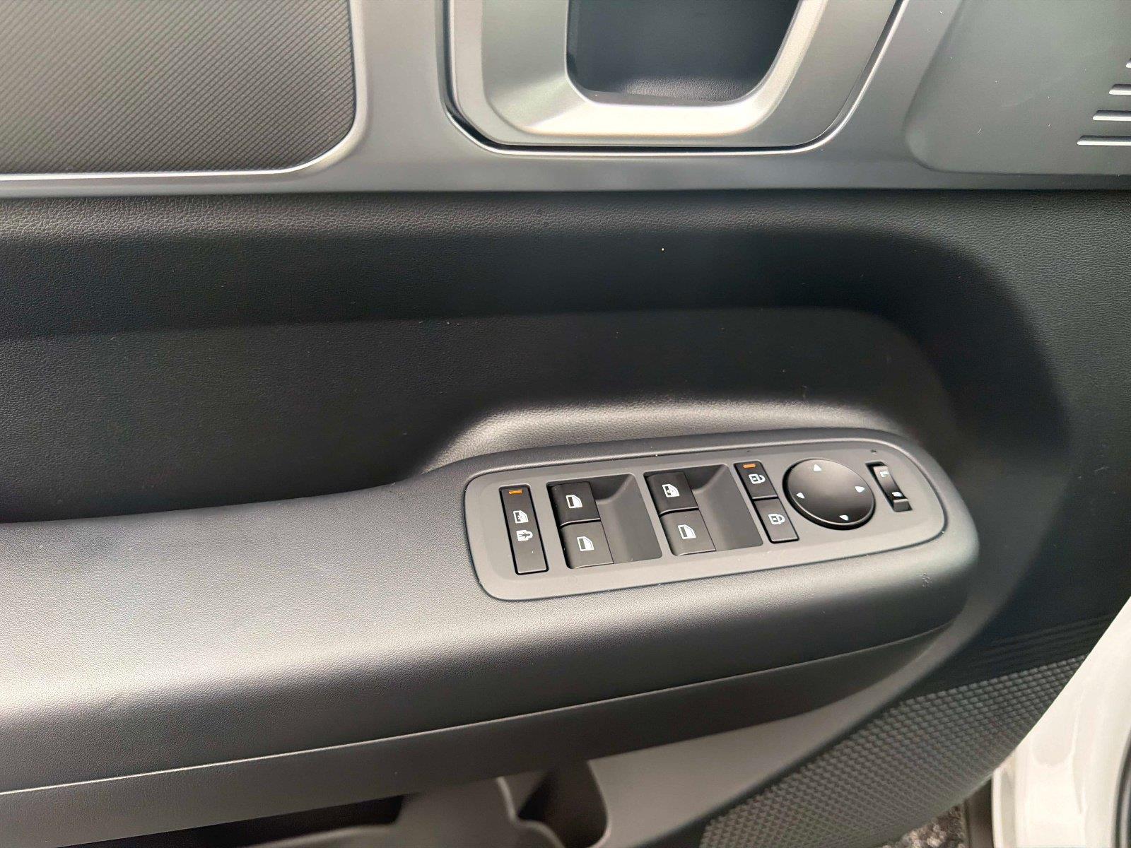 2027 Hyundai Santa Fe SE