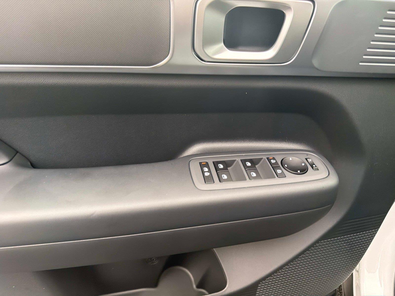 2027 Hyundai Santa Fe SE
