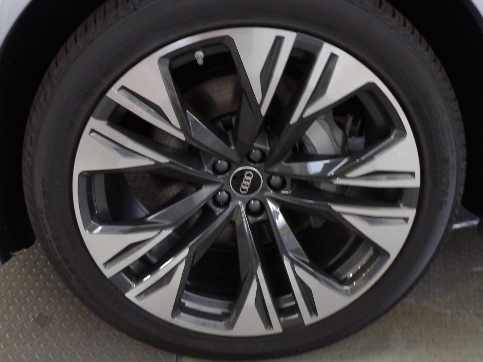 2025 Audi Q8 Premium Plus