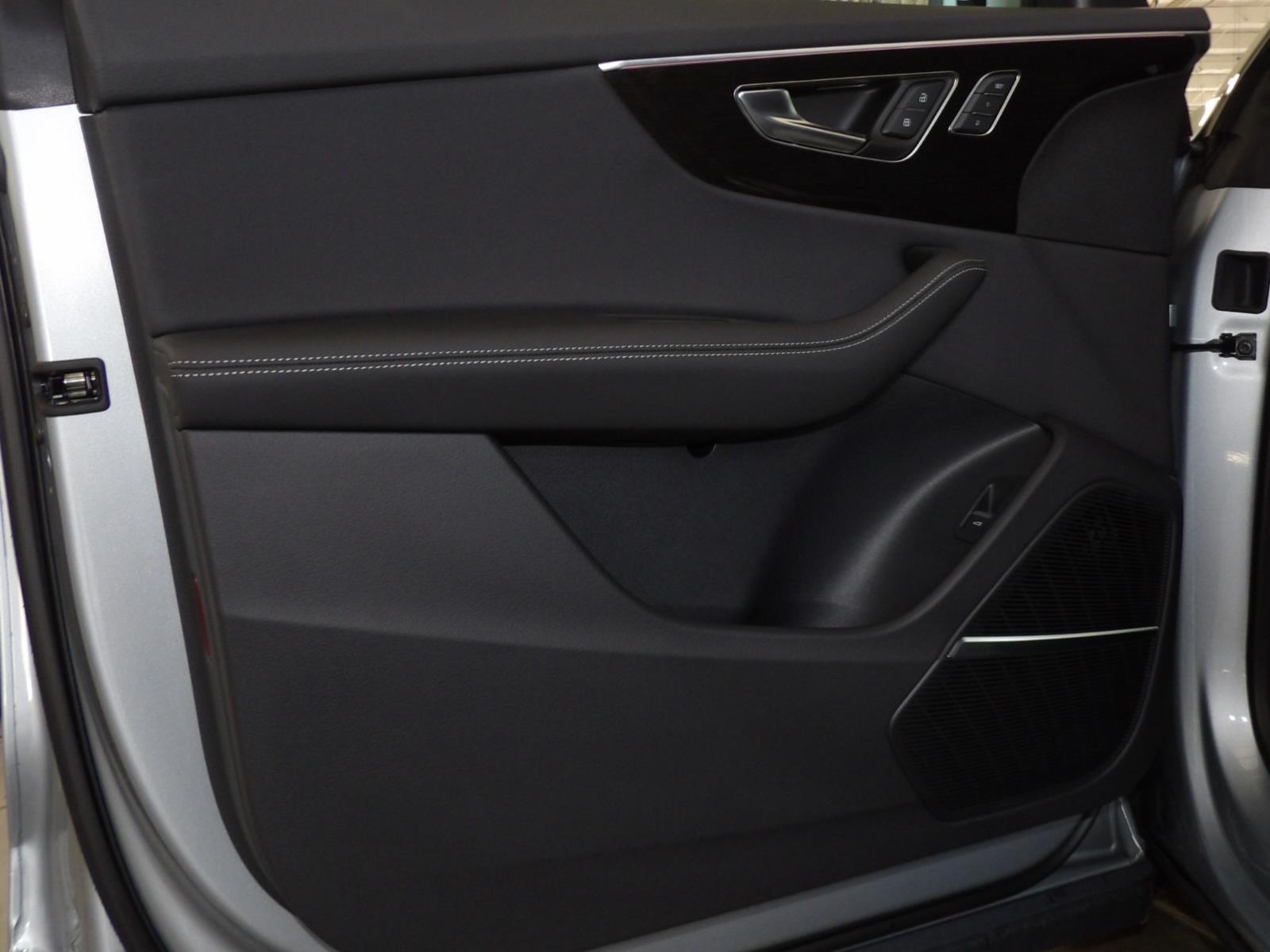 2025 Audi Q8 Premium Plus