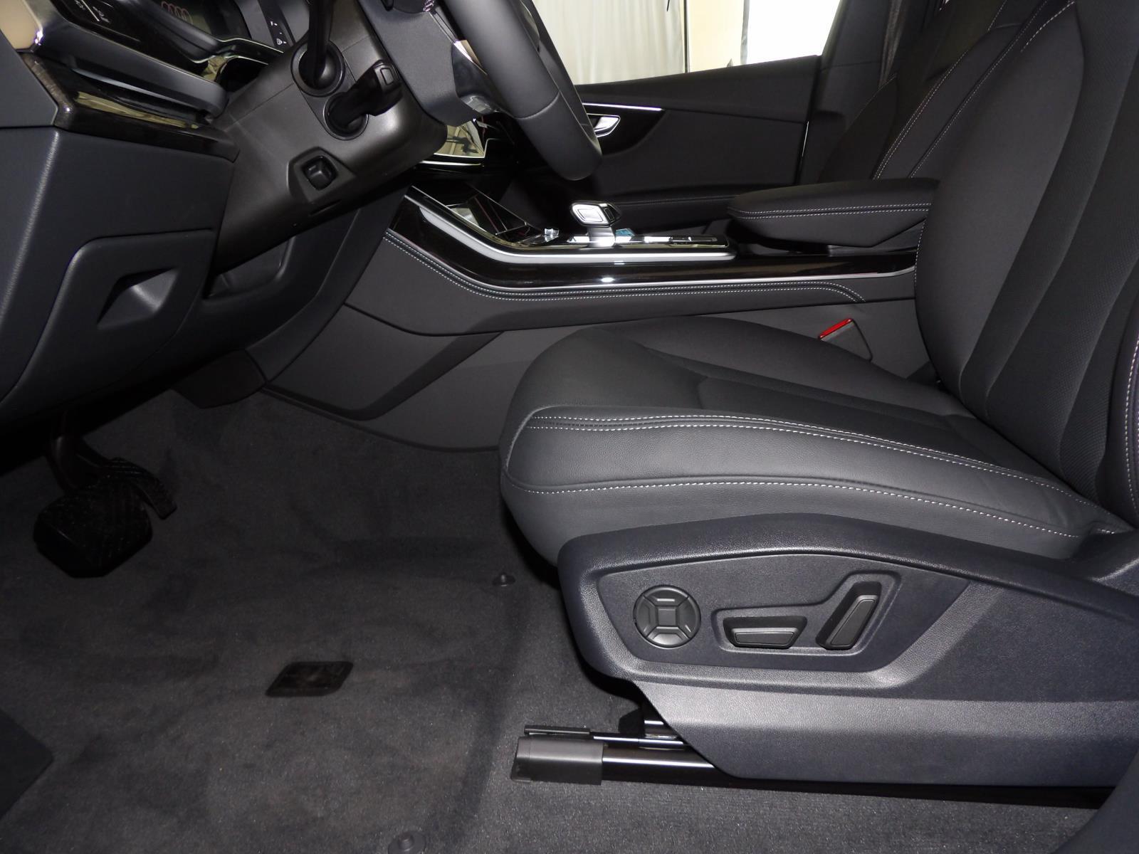 2025 Audi Q8 Premium Plus