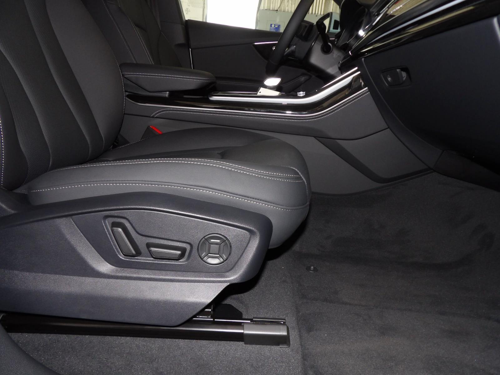 2025 Audi Q8 Premium Plus