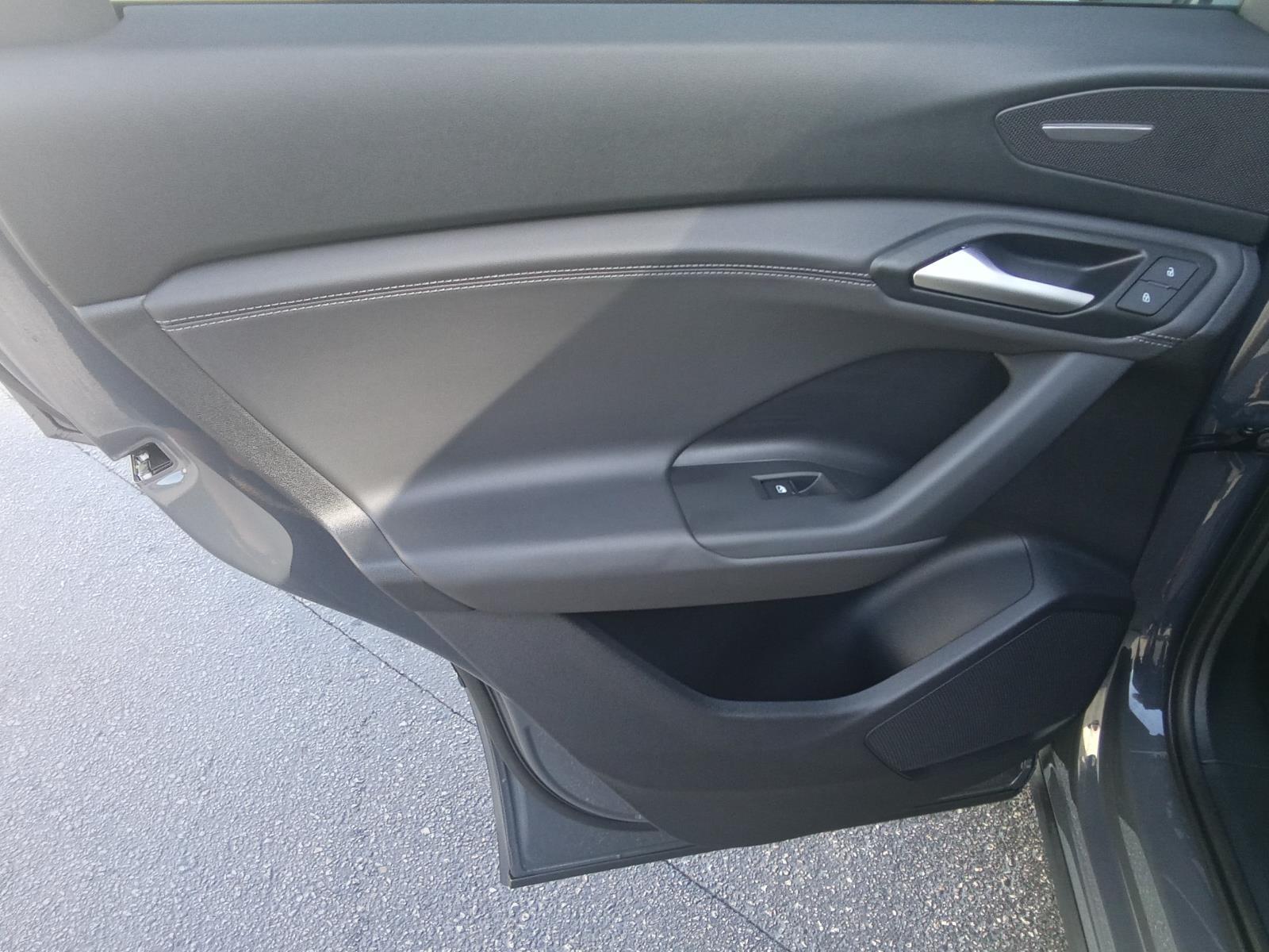 2025 Audi Q6 e-tron Premium Plus