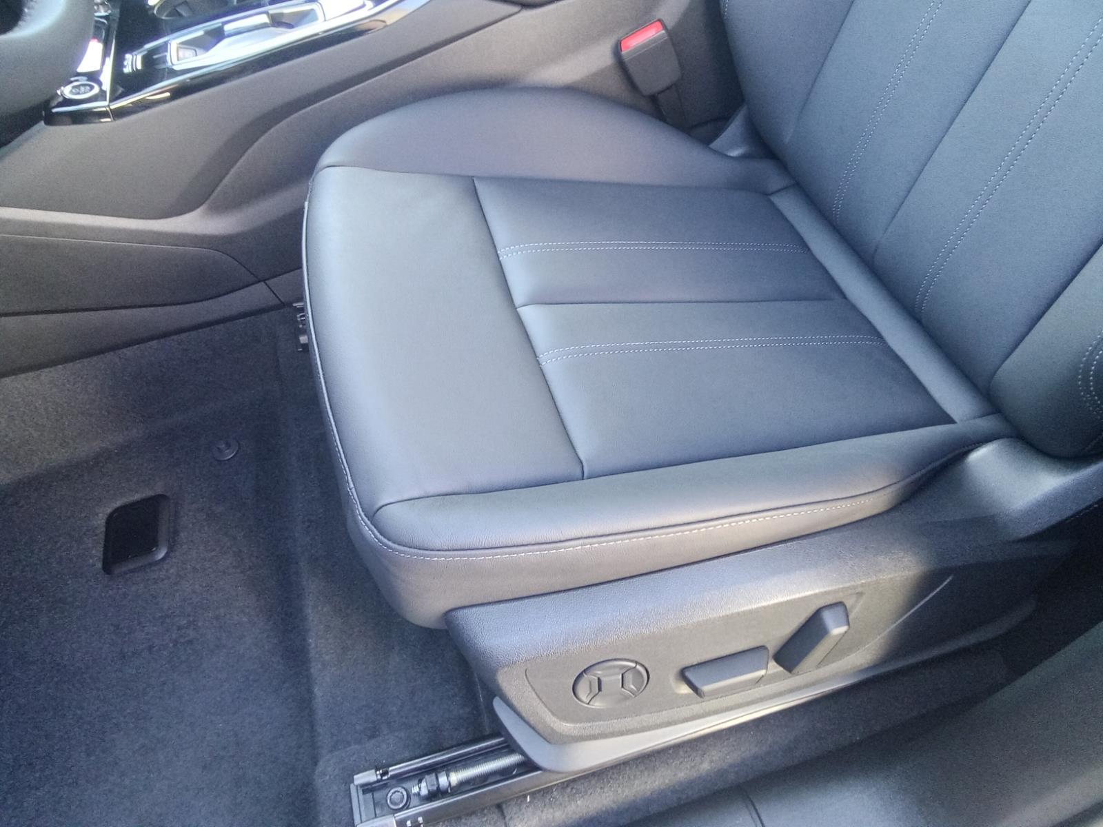 2025 Audi Q6 e-tron Premium Plus