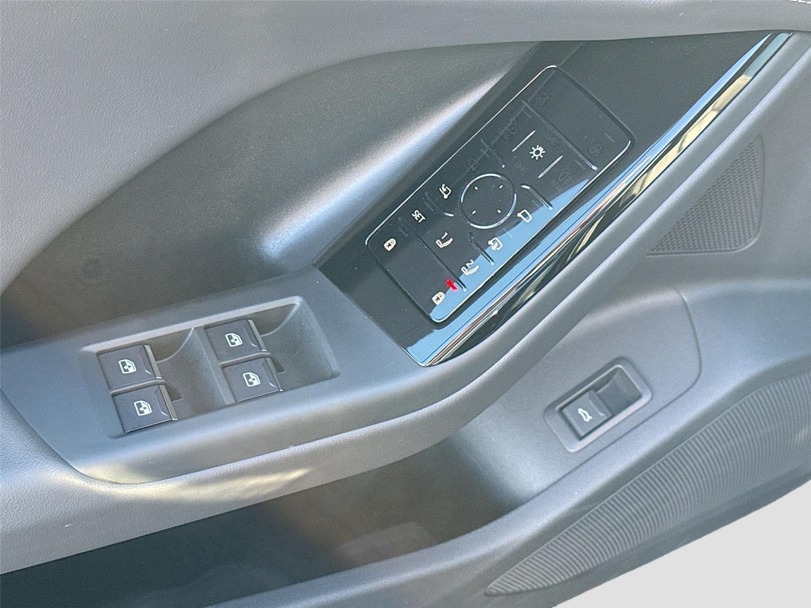 2025 Audi Q6 e-tron Premium Plus