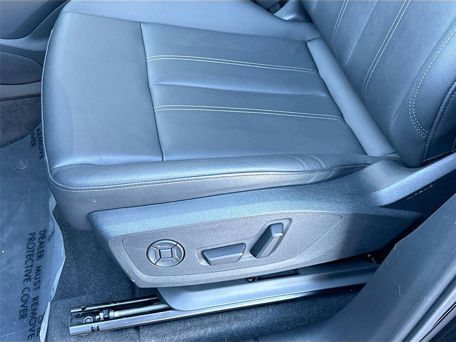 2025 Audi Q6 e-tron Premium Plus