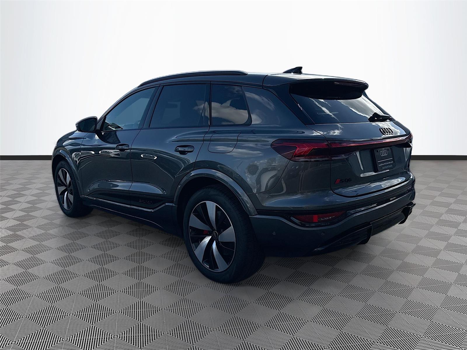 2025 Audi SQ6 e-tron Premium Plus