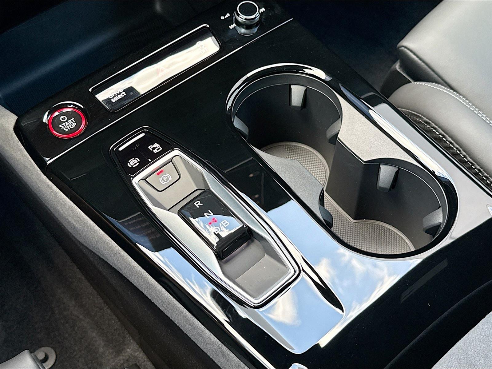 2025 Audi SQ6 e-tron Premium Plus