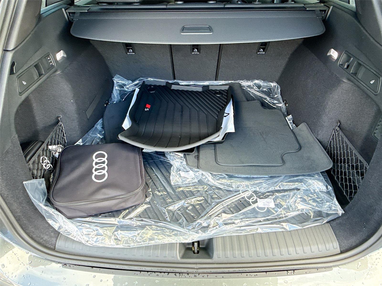 2025 Audi SQ6 e-tron Premium Plus