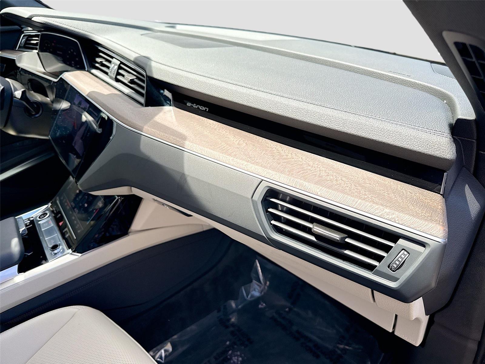 2024 Audi Q8 e-tron Sportback S line Premium Plus