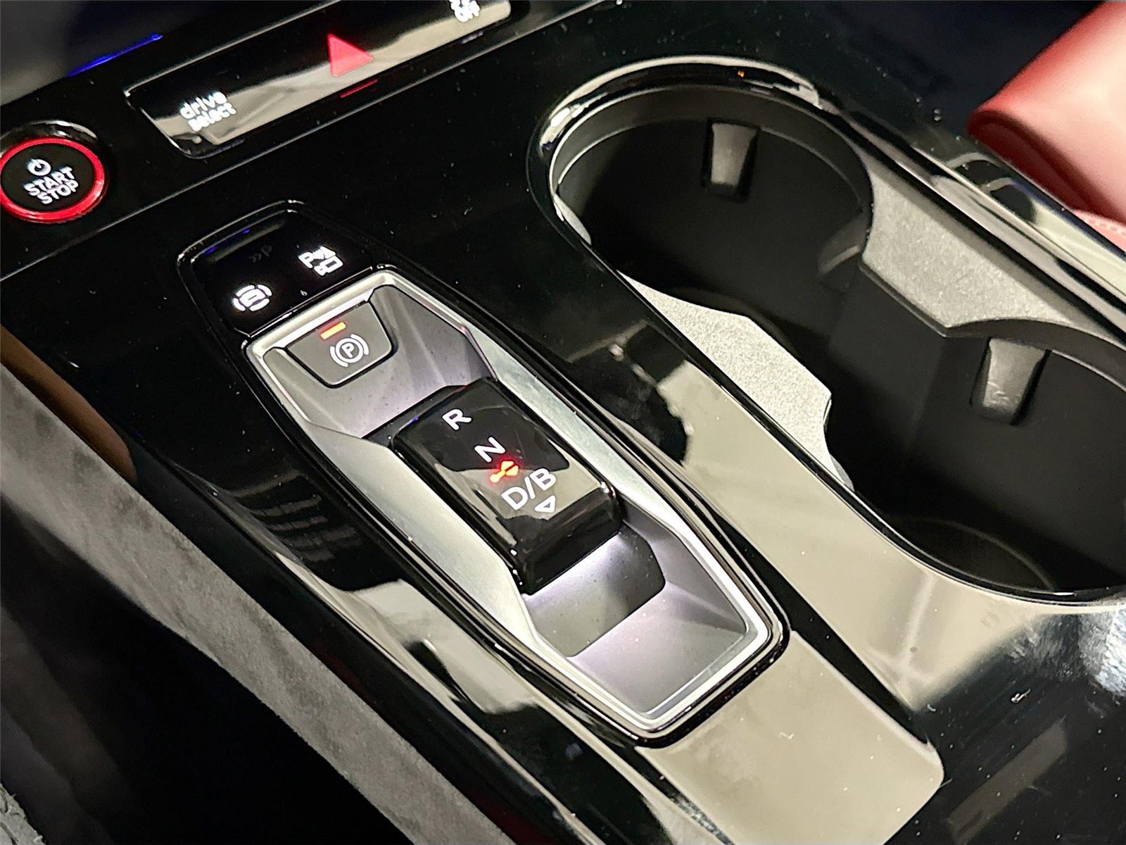 2025 Audi SQ6 e-tron Sportback Prestige