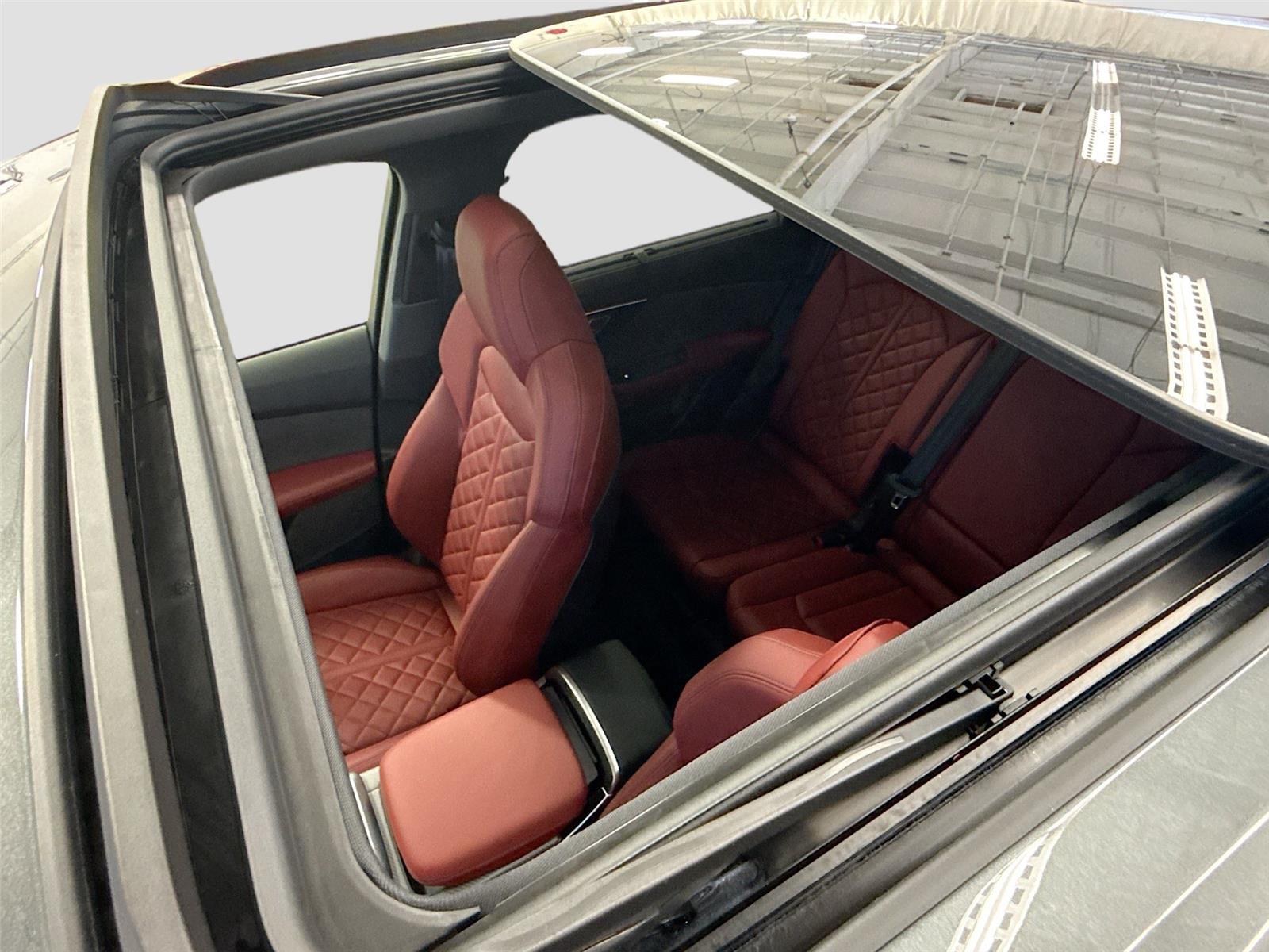 2026 Audi SQ7 Premium Plus