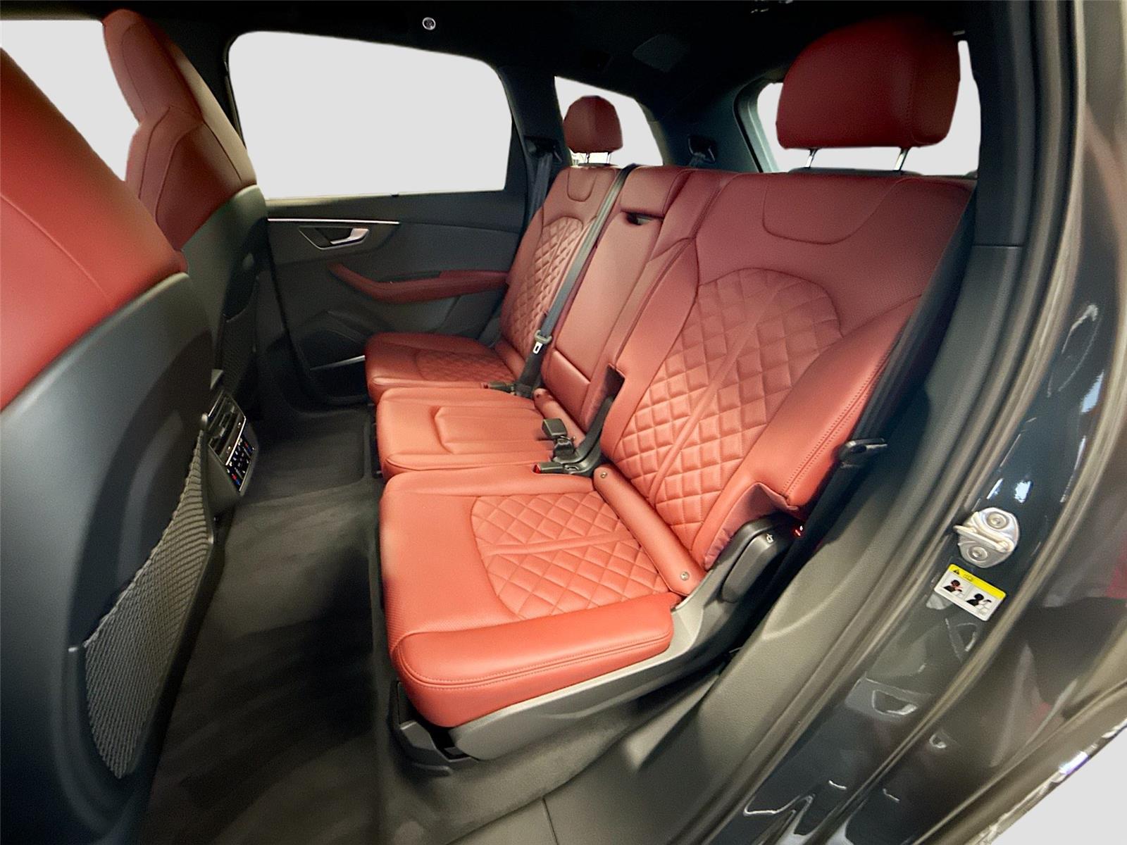 2026 Audi SQ7 Premium Plus