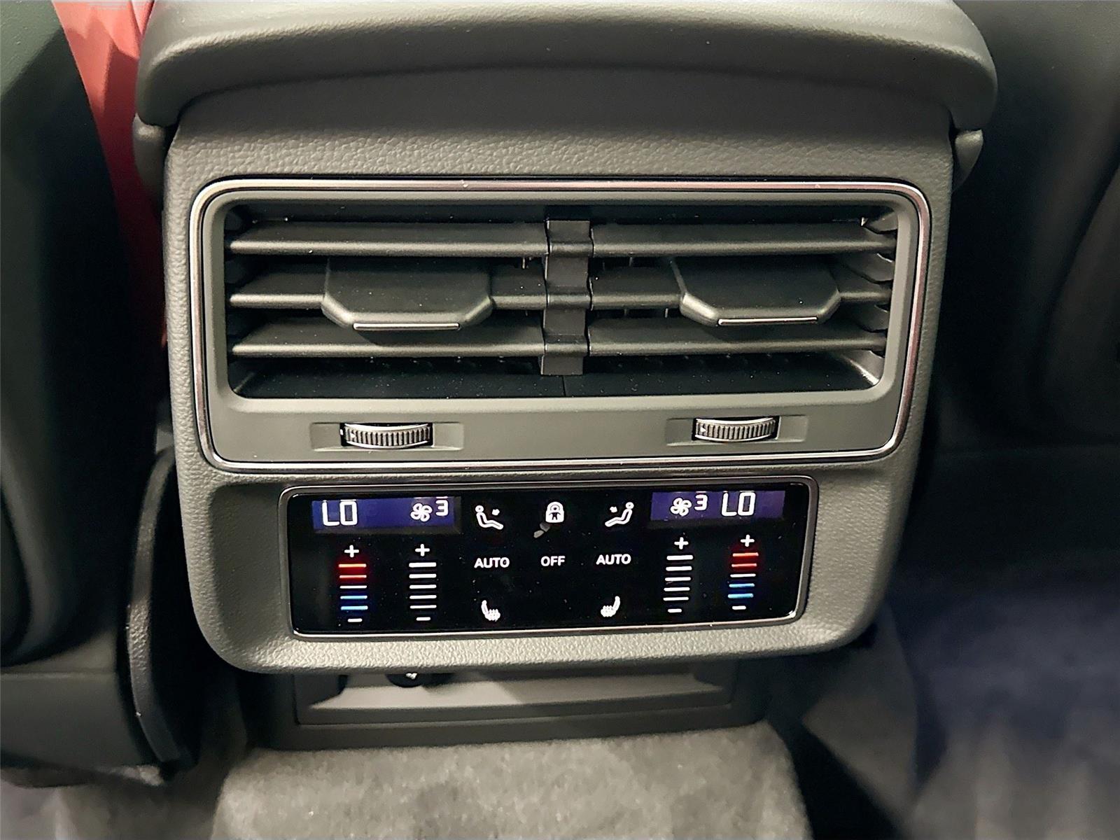 2026 Audi SQ7 Premium Plus