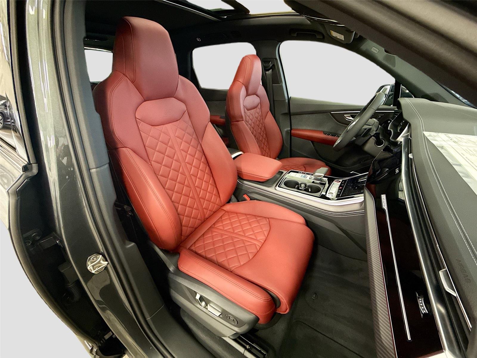 2026 Audi SQ7 Premium Plus
