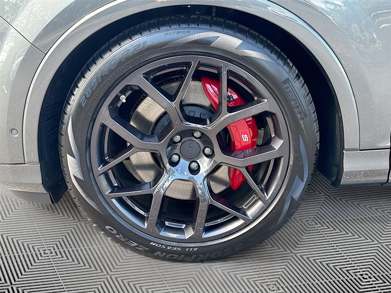 2026 Audi SQ7 Premium Plus