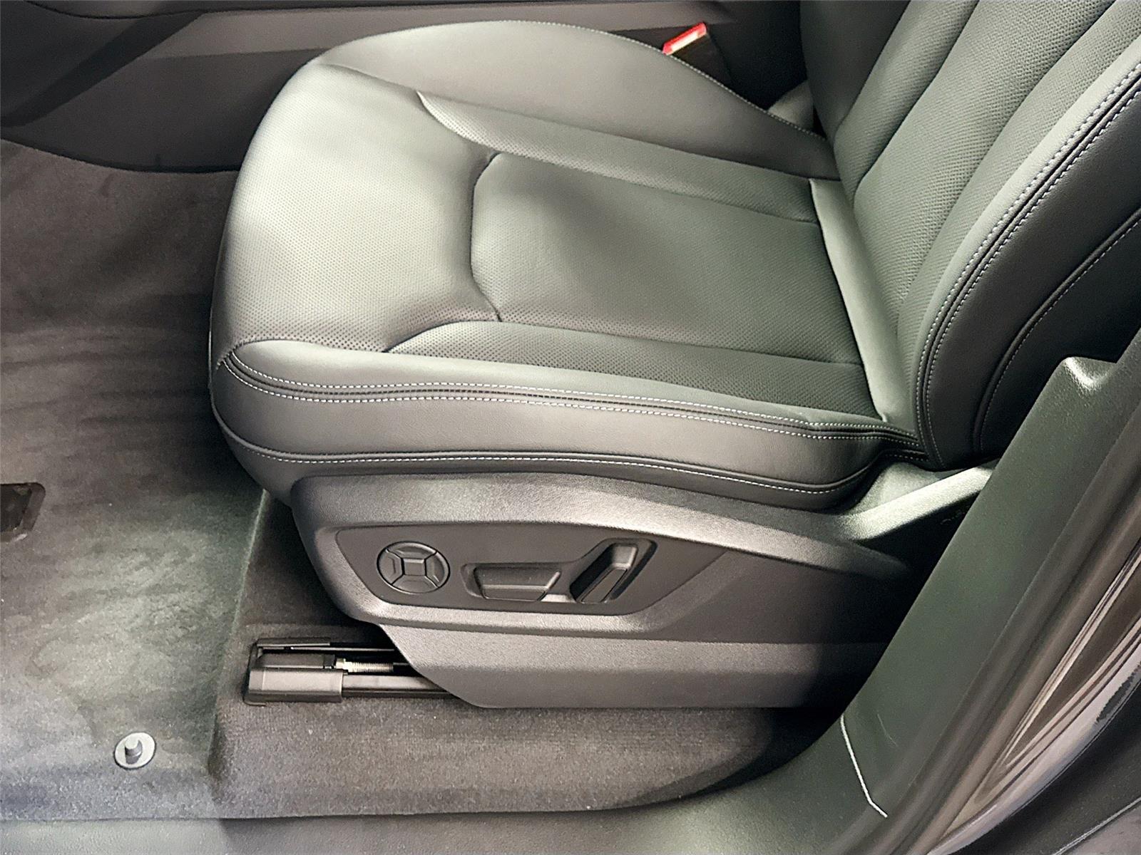 2026 Audi Q7 Premium Plus
