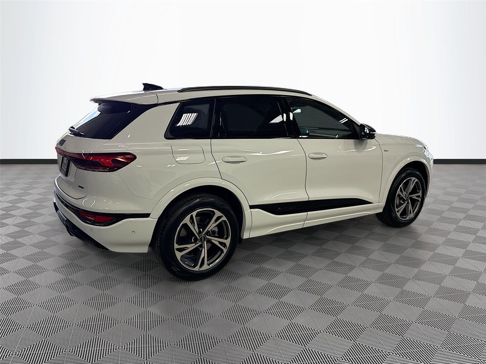 2027 Audi Q6 e-tron Premium Plus