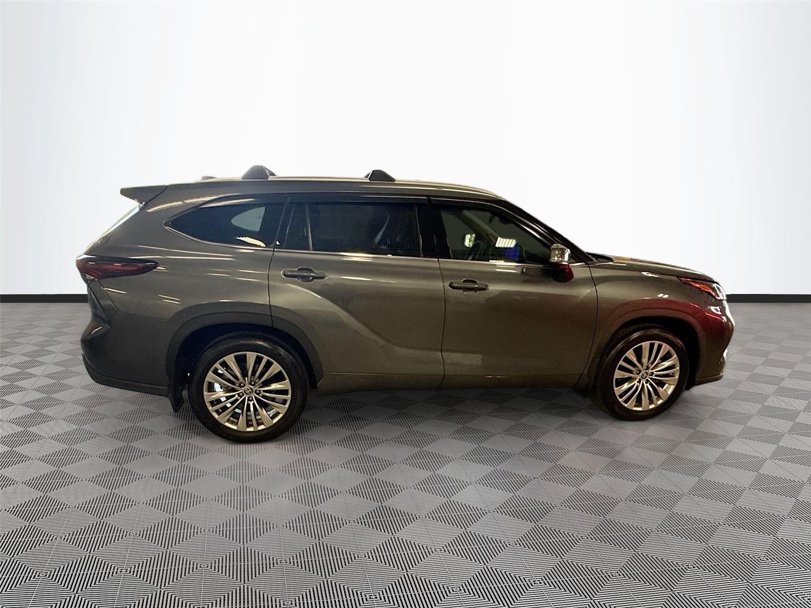 2024 Toyota Highlander Platinum