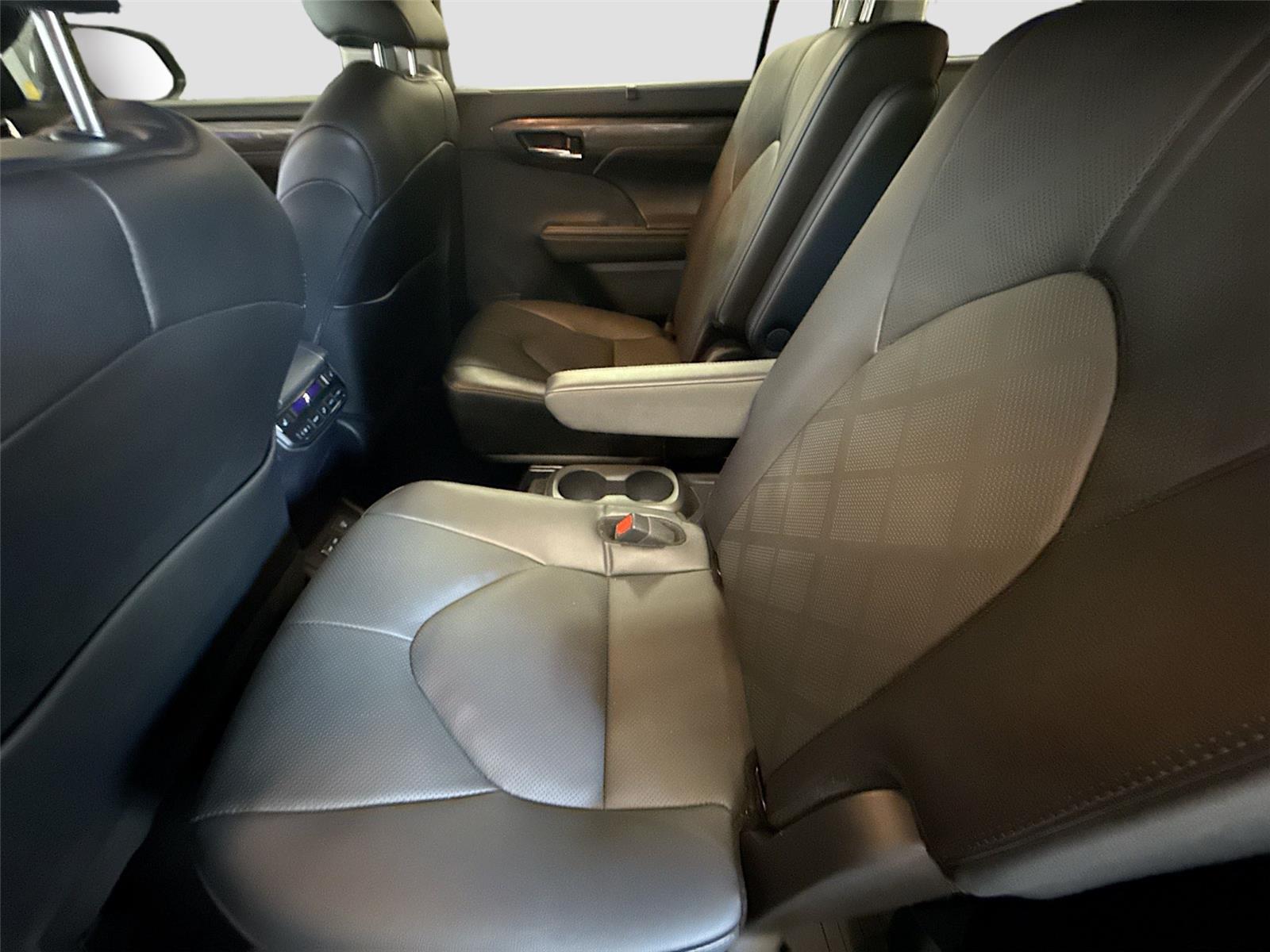 2024 Toyota Highlander Platinum