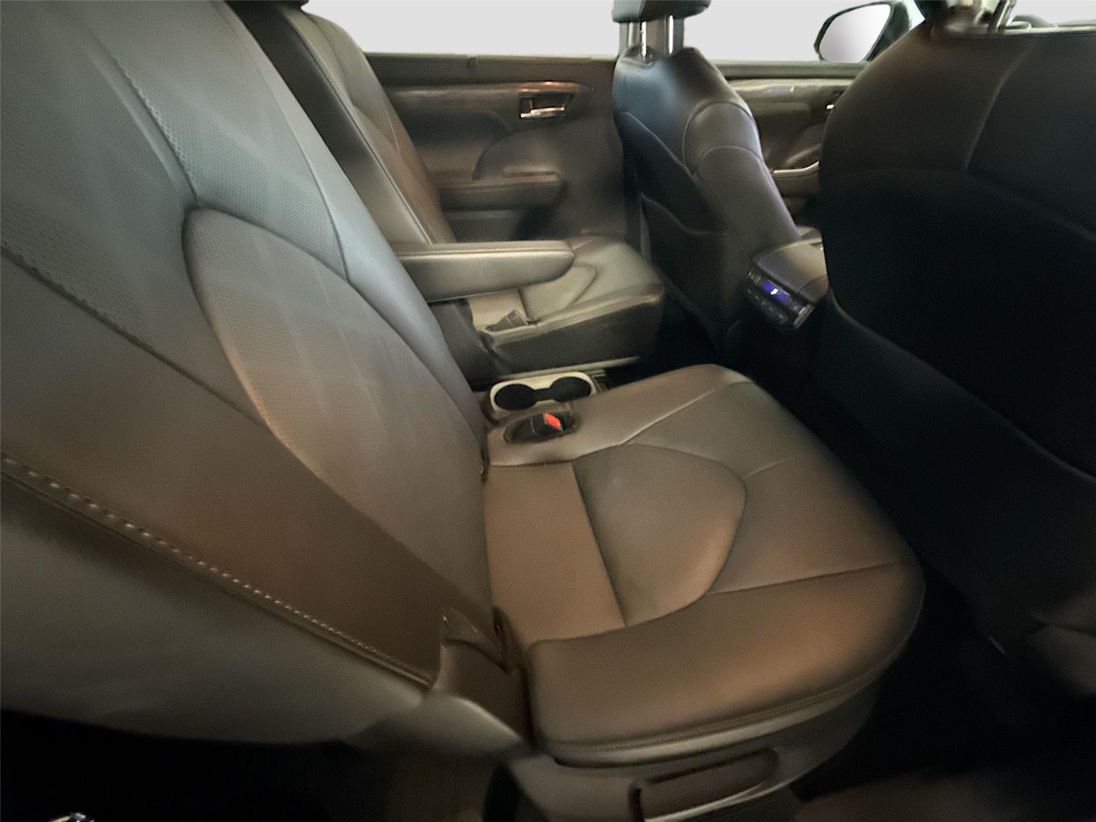 2024 Toyota Highlander Platinum