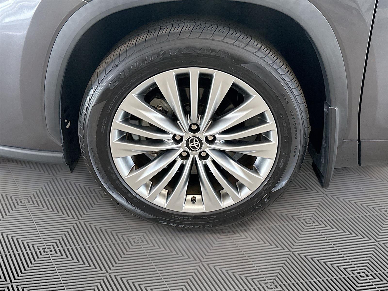 2024 Toyota Highlander Platinum