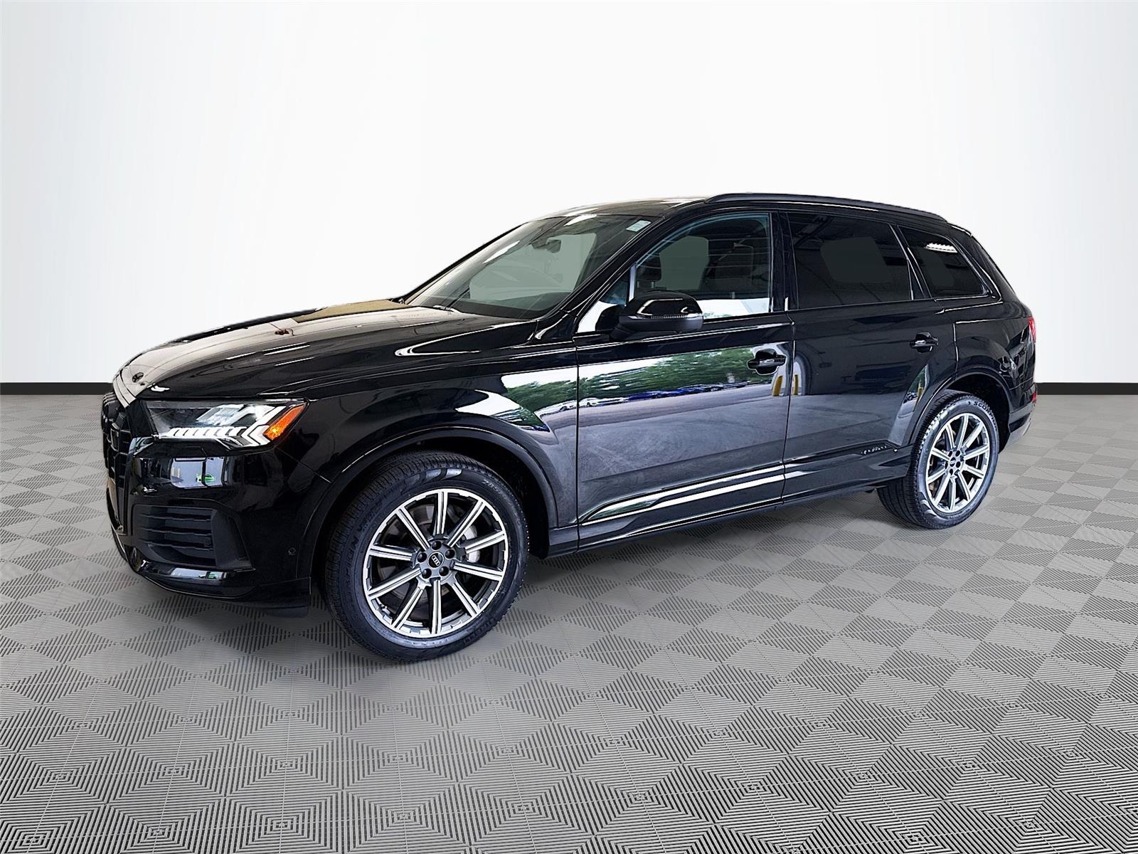2023 Audi Q7 Premium Plus
