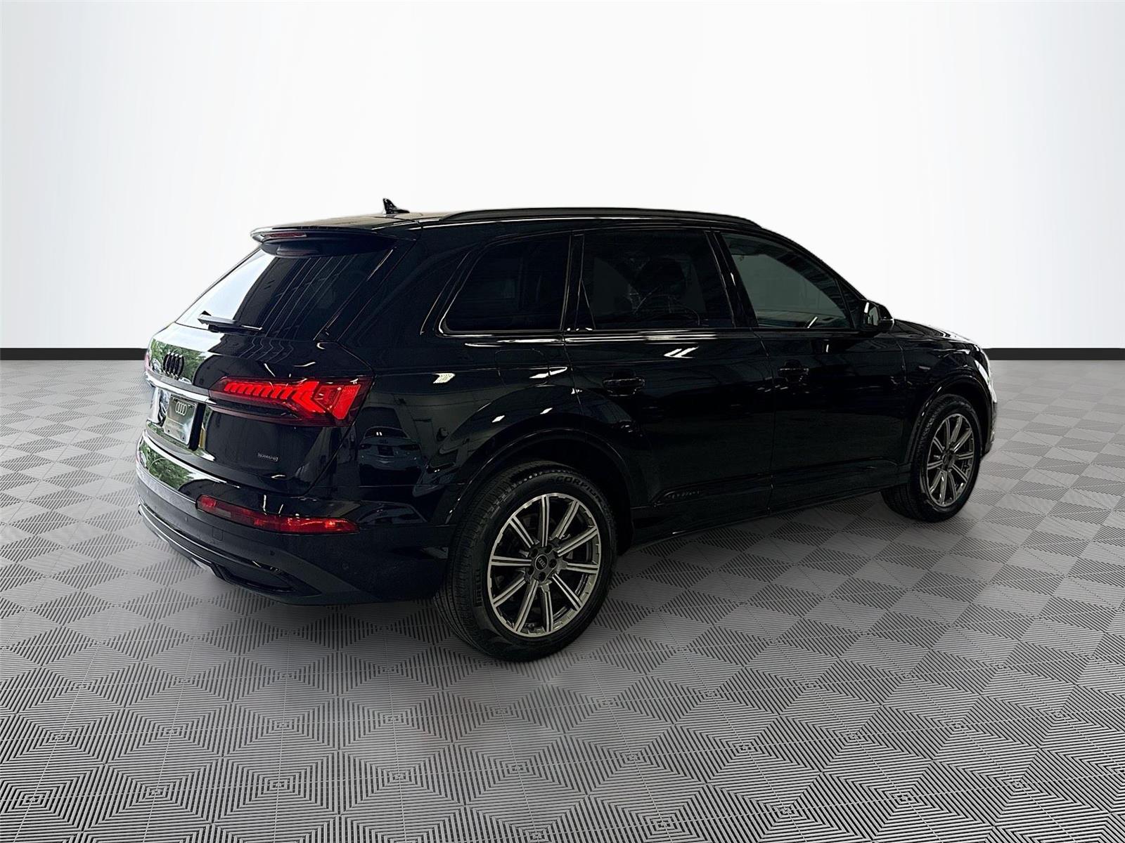 2023 Audi Q7 Premium Plus