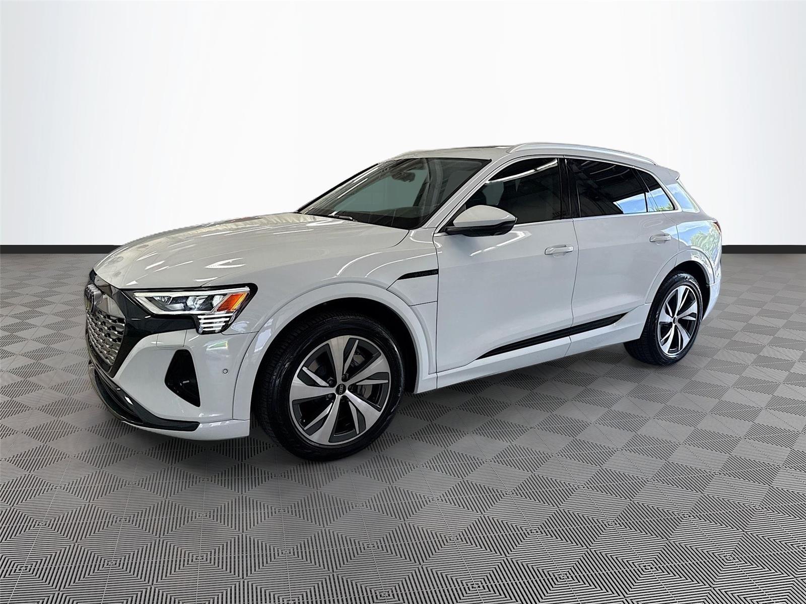 2024 Audi Q8 e-tron Premium Plus