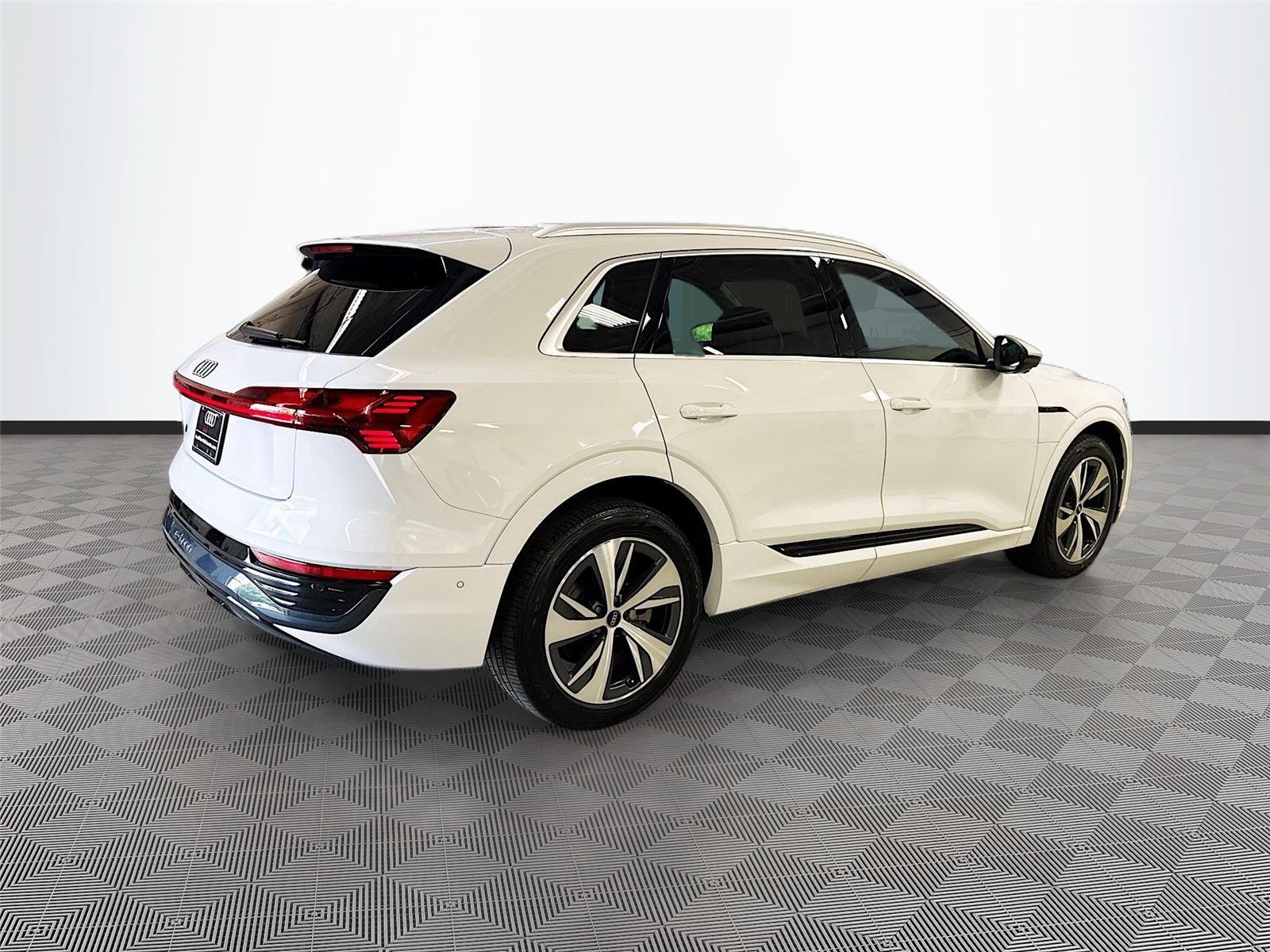 2024 Audi Q8 e-tron Premium Plus