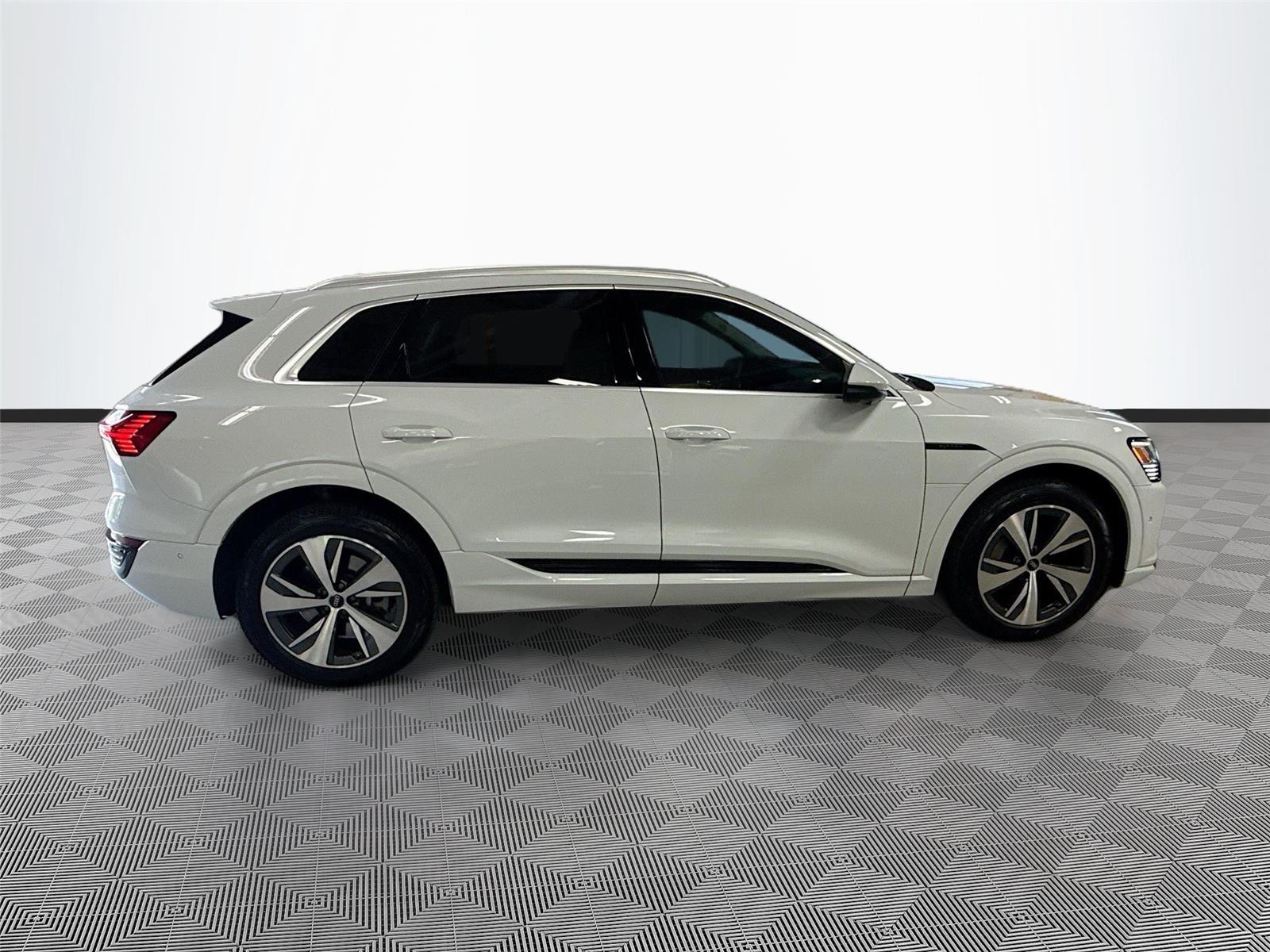 2024 Audi Q8 e-tron Premium Plus