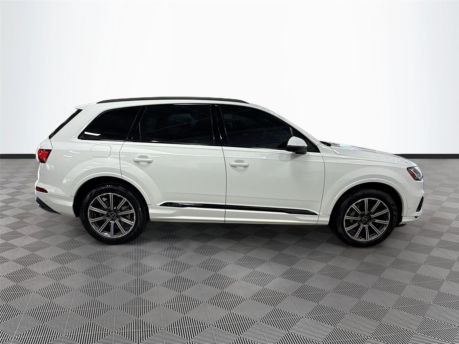 2023 Audi Q7 Premium Plus