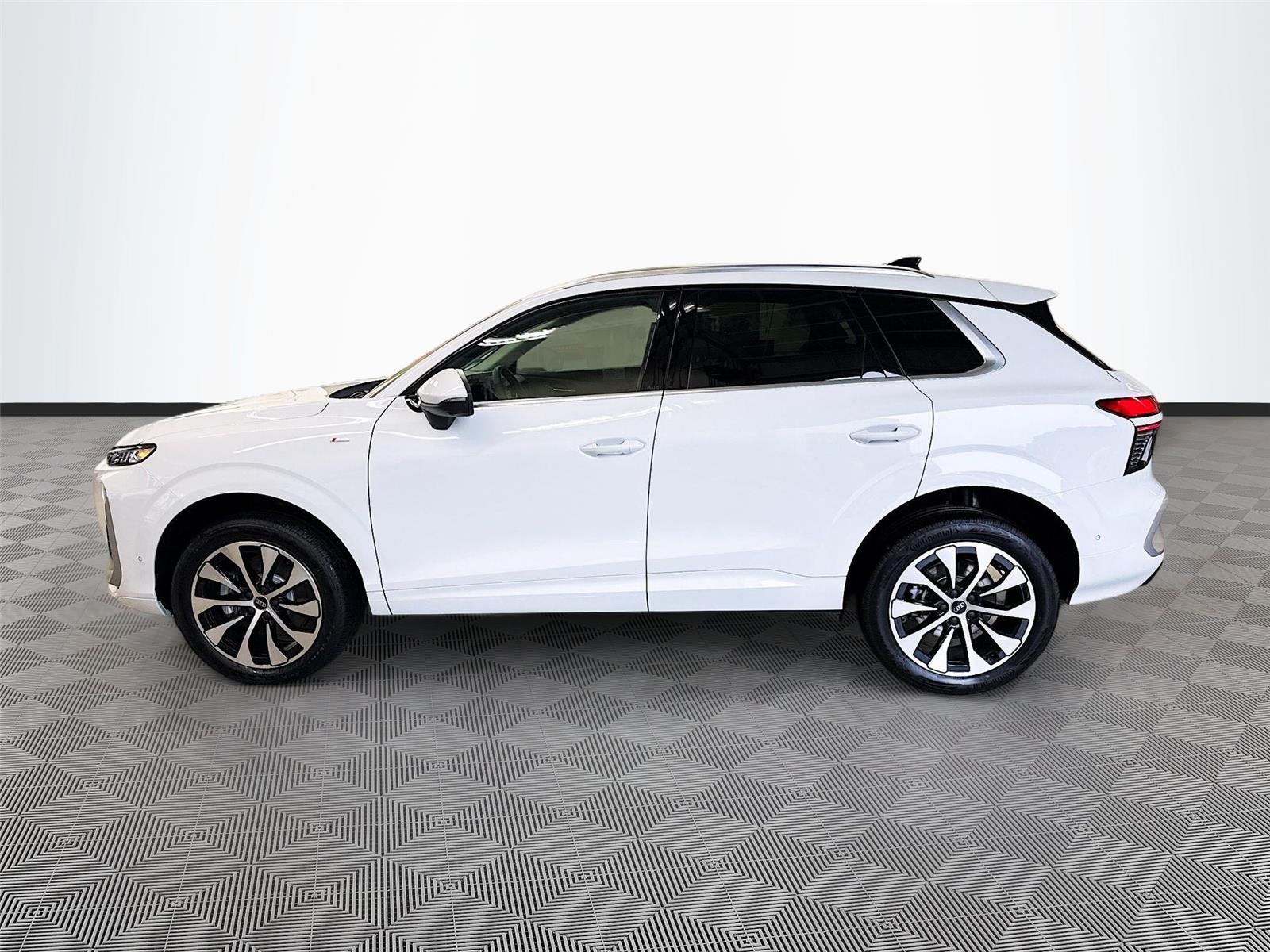 2026 AUDI Q3 S-LINE