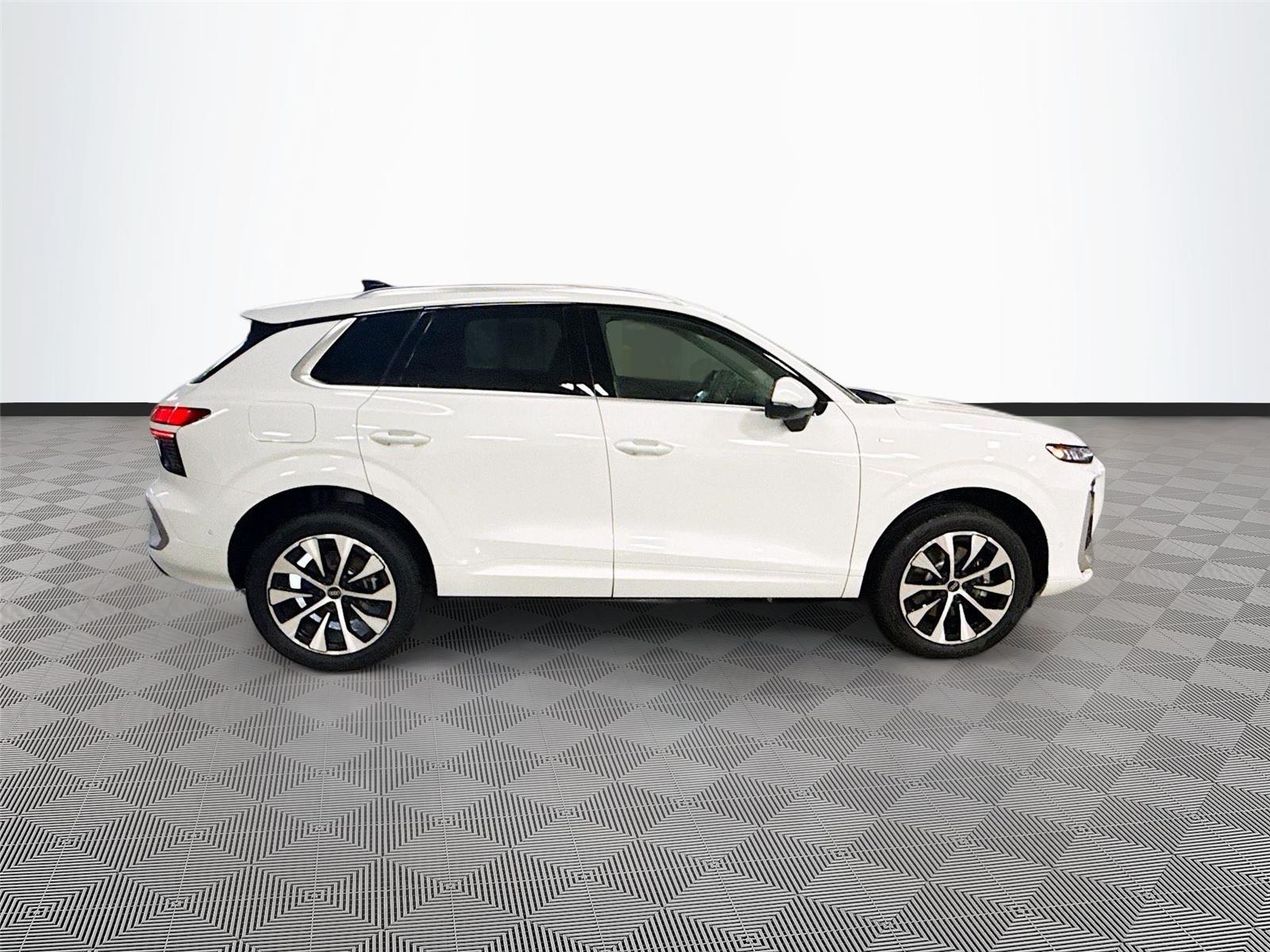 2026 AUDI Q3 S-LINE