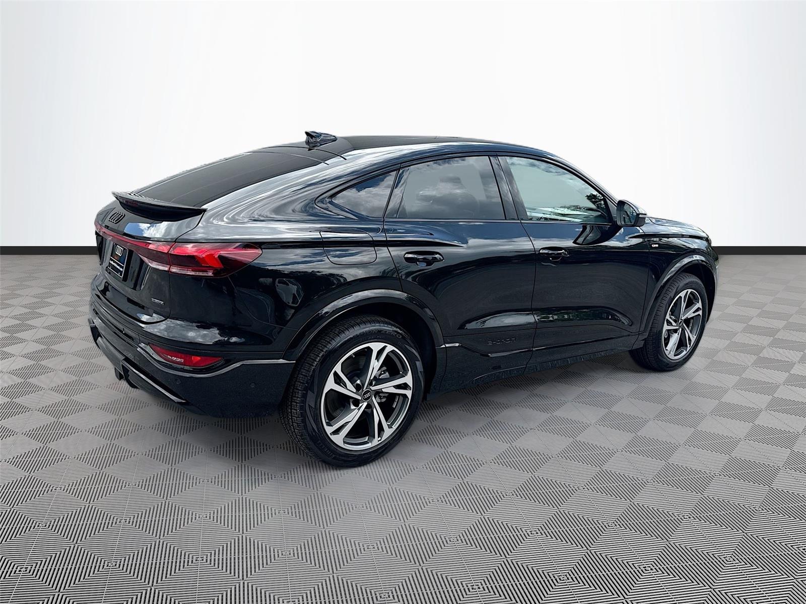 2027 Audi Q6 e-tron Sportback Premium Plus