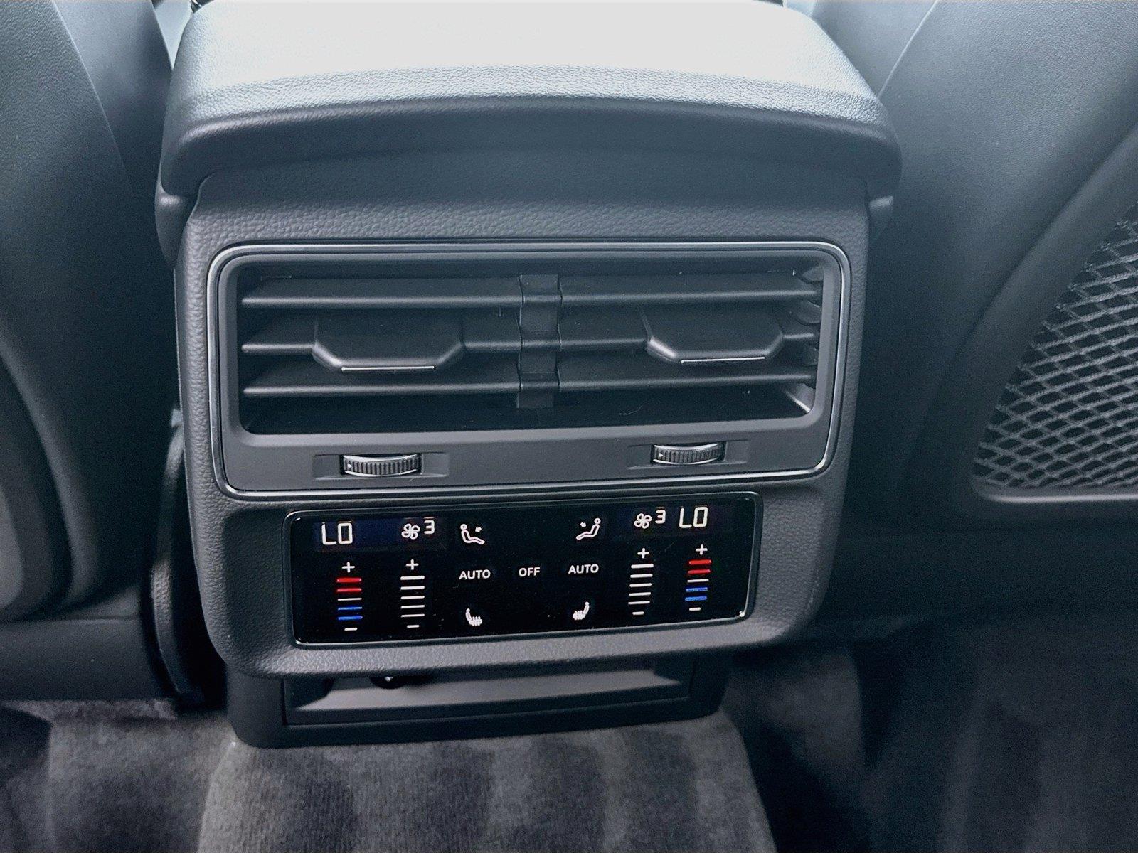 2026 Audi SQ7 Premium Plus