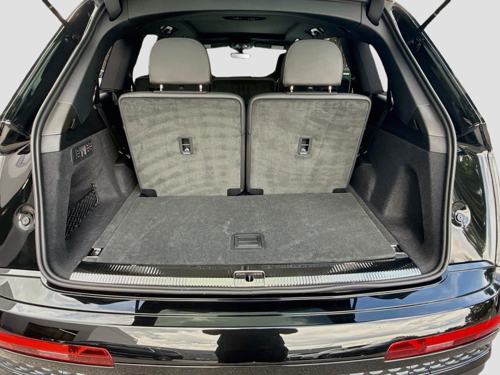 2026 Audi SQ7 Premium Plus