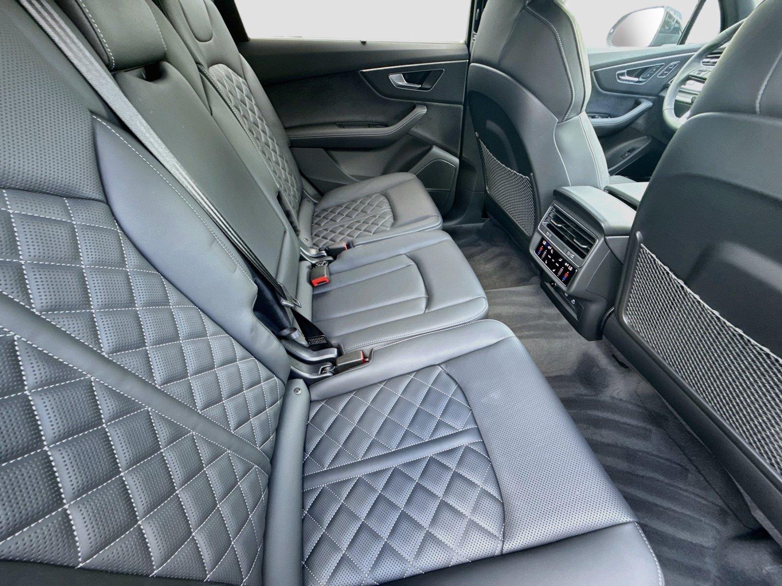 2026 Audi SQ7 Premium Plus