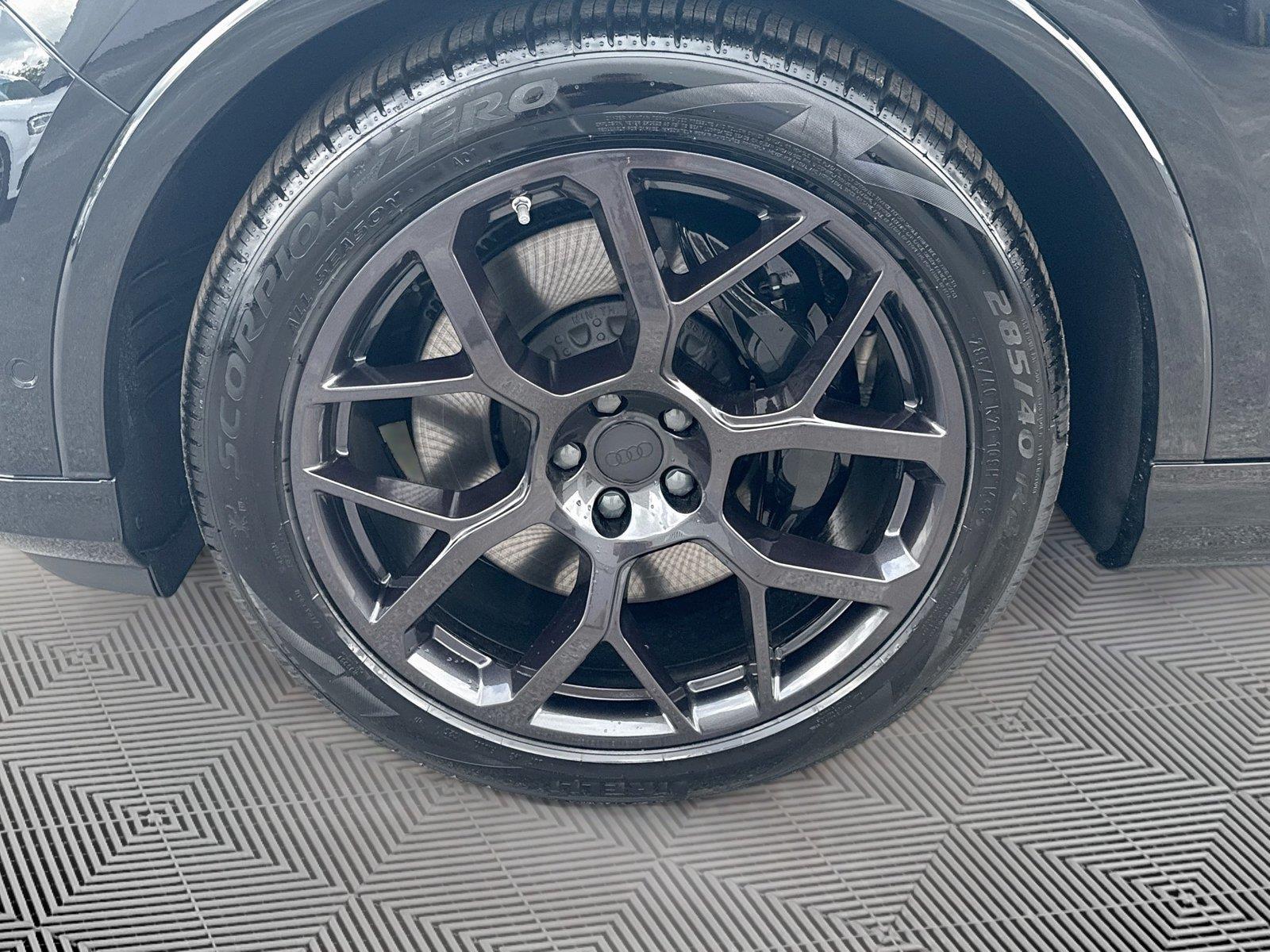 2026 Audi SQ7 Premium Plus