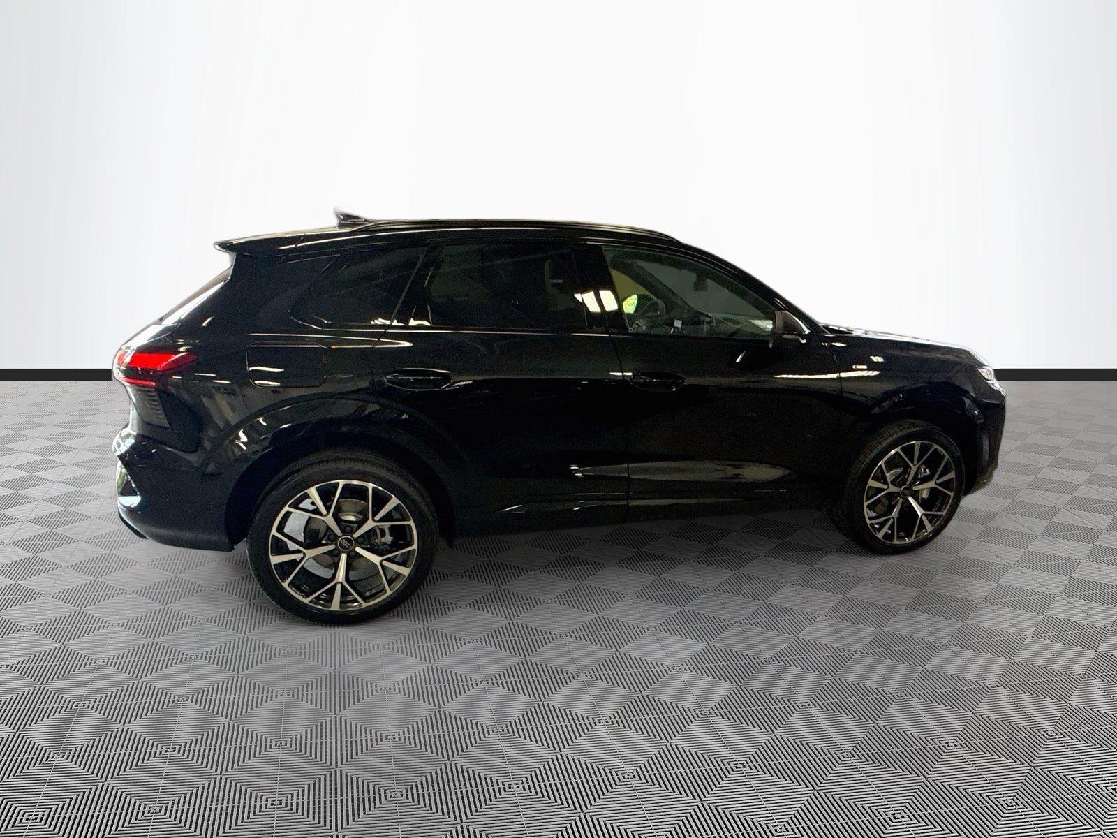 2026 AUDI Q3 S-LINE